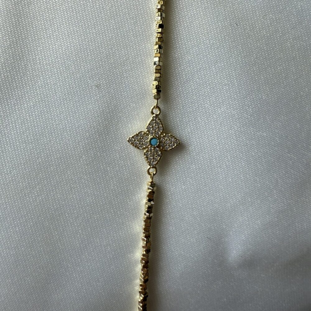 Altın Rengi Mavi Taşlı Çiçek Motifli Zarif Bileklik